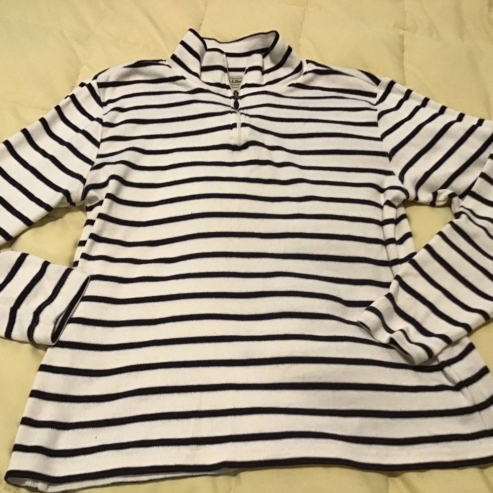 A classic LL Bean all cotton nautical jersey! Medium hey..sailor!